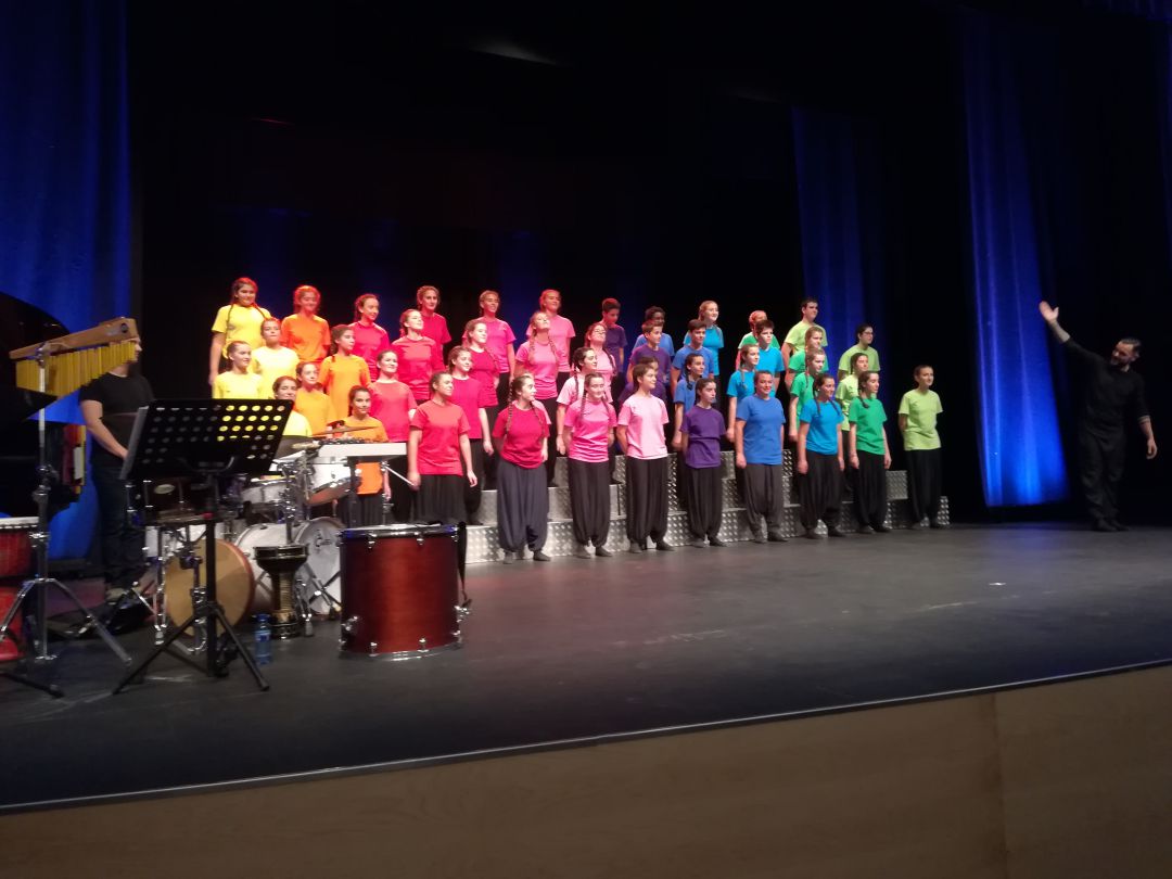 El colectivo vizcaíno saluda al finalizar el concierto El colectivo vizcaíno saluda al finalizar el concierto