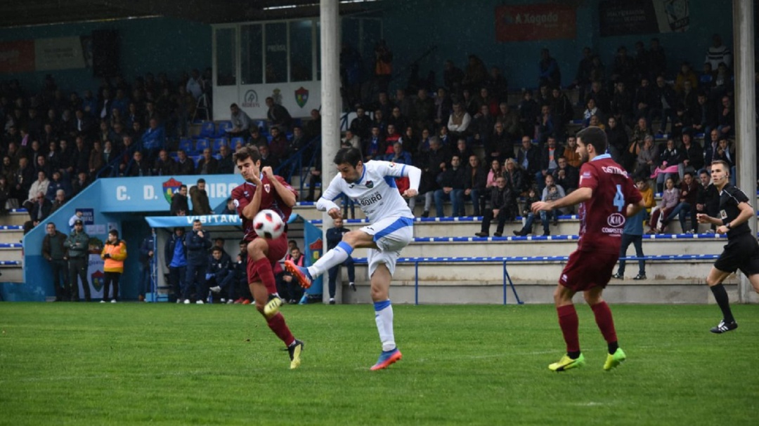 El Compostela rescata un punto en Barraña