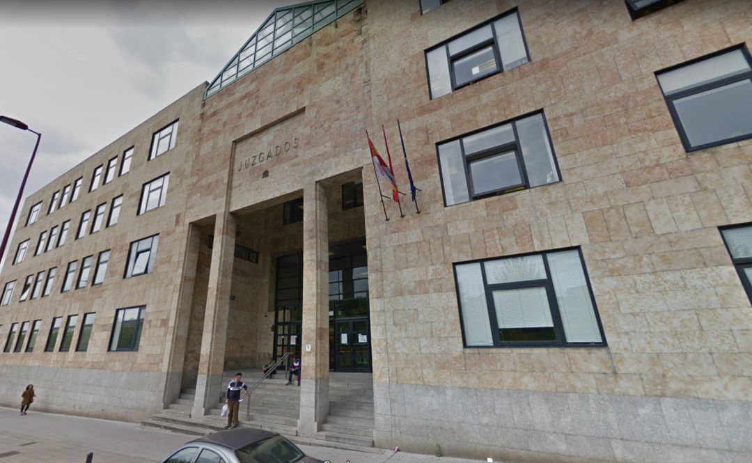 IU presenta los 3.000 euros de fianza para personarse en la Enredadera IU presenta los 3.000 euros de fianza para personarse en la Enredadera