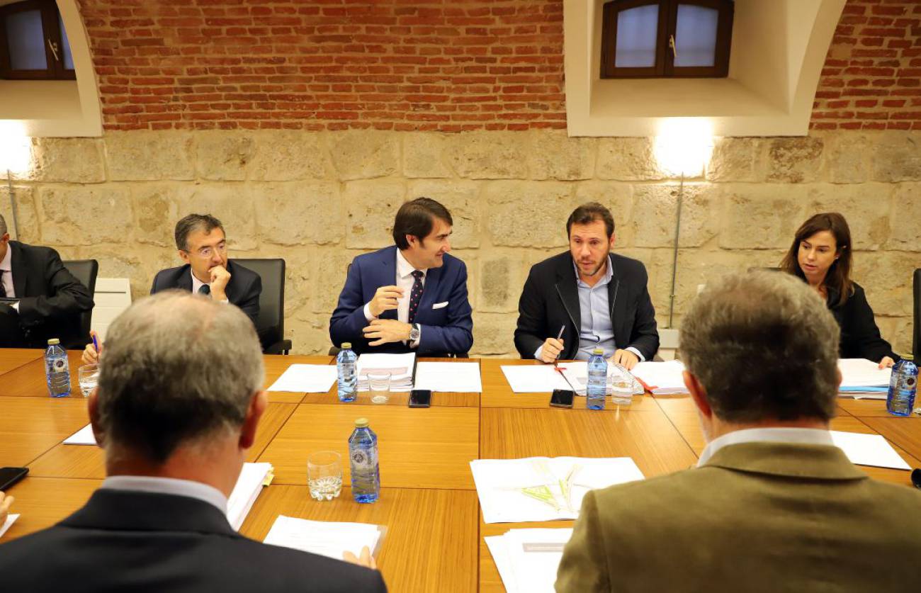 El consejero de Fomento, el alcalde de Valladolid y la presidenta del ADIF en la reunión de la Sociedad Valladolid Alta Velocidad