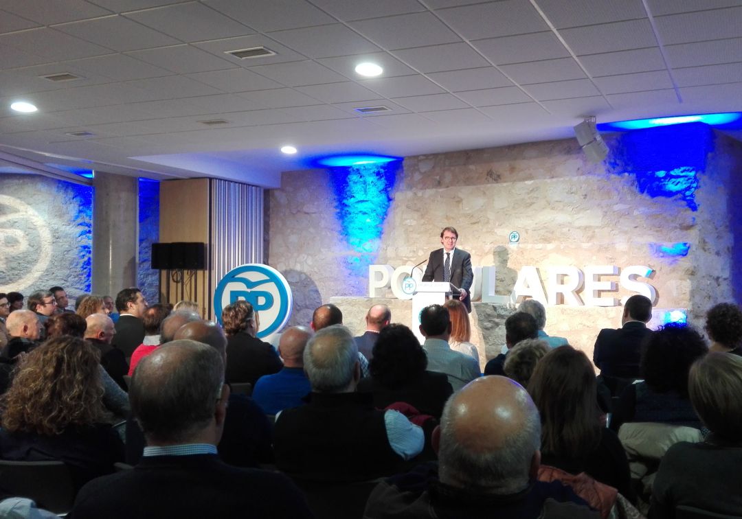 El PP ofrece su experiencia para liderar la Derecha