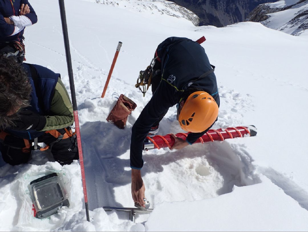 Trabajos de medición de nieve del Observatorio Pirenaico de Cambio Climático Trabajos de medición de nieve del Observatorio Pirenaico de Cambio Climático