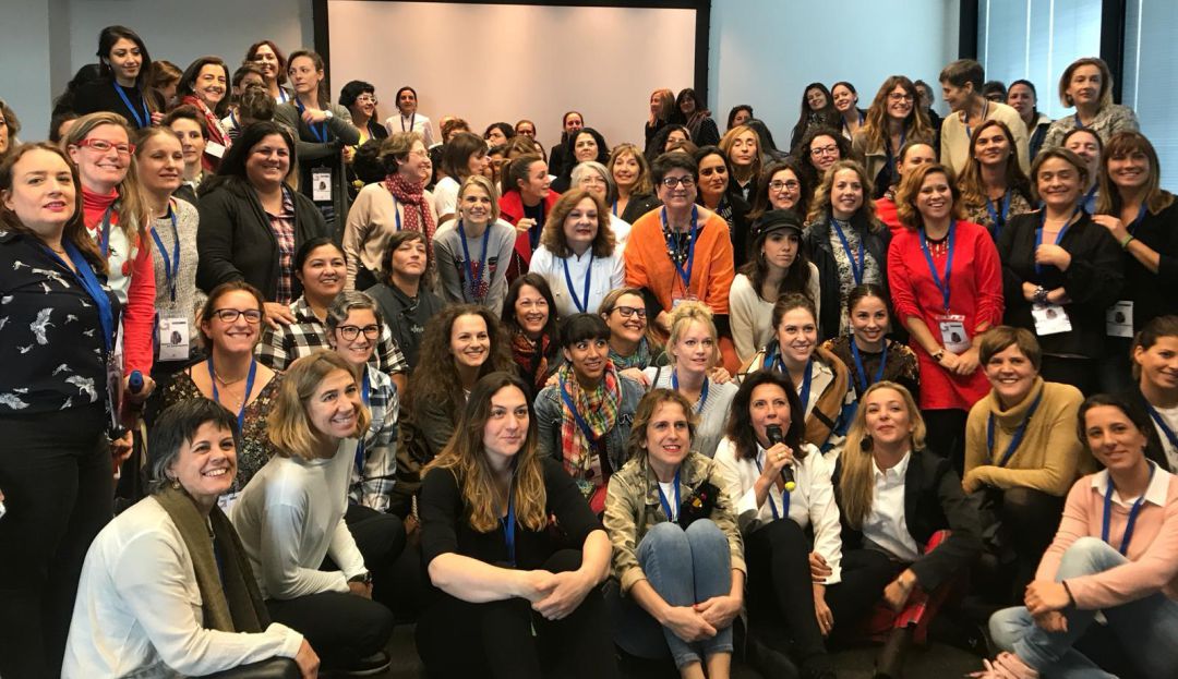 Foto de familia, tras el acto fundacional del colectivo 'Mujeres en Gastronomía'. Foto de familia, tras el acto fundacional del colectivo 'Mujeres en Gastronomía'.