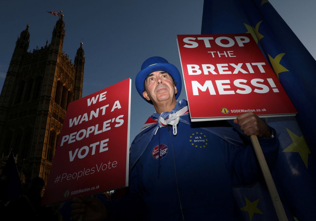 May trata de convencer a sus ministros del acuerdo para el 'brexit' en un clima de fuerte división