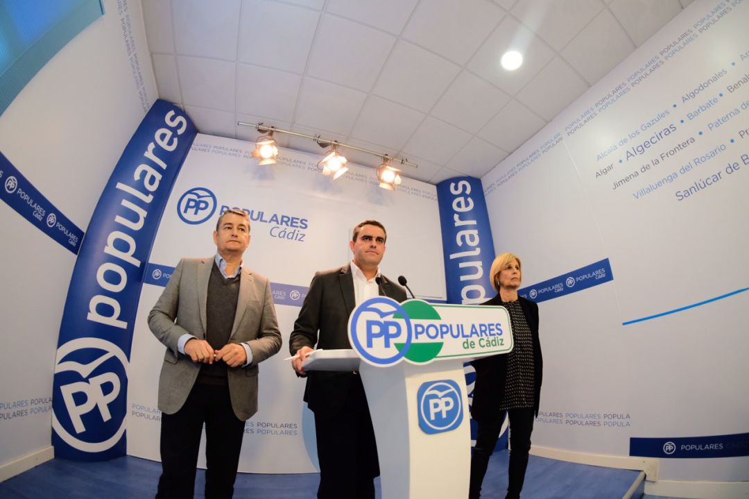 José Ortiz, el número 1 del PP de Cádiz al Parlamento, en el centro presentando el programa del PP de Cádiz para Andalucía José Ortiz, el número 1 del PP de Cádiz al Parlamento, en el centro presentando el programa del PP de Cádiz para Andalucía