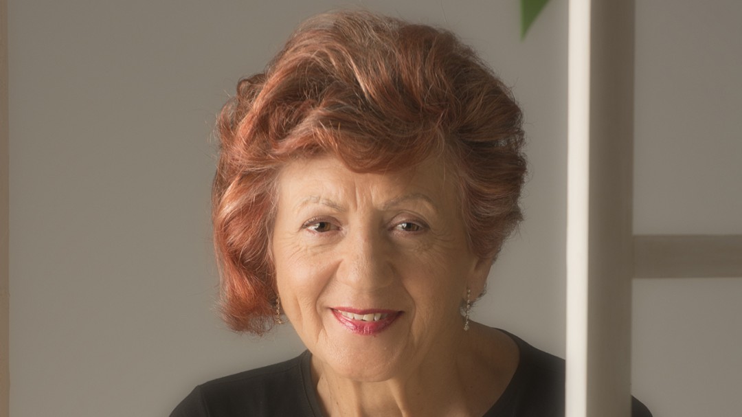 Juana Castro: Las escritoras ya no ven el feminismo como algo negativo
