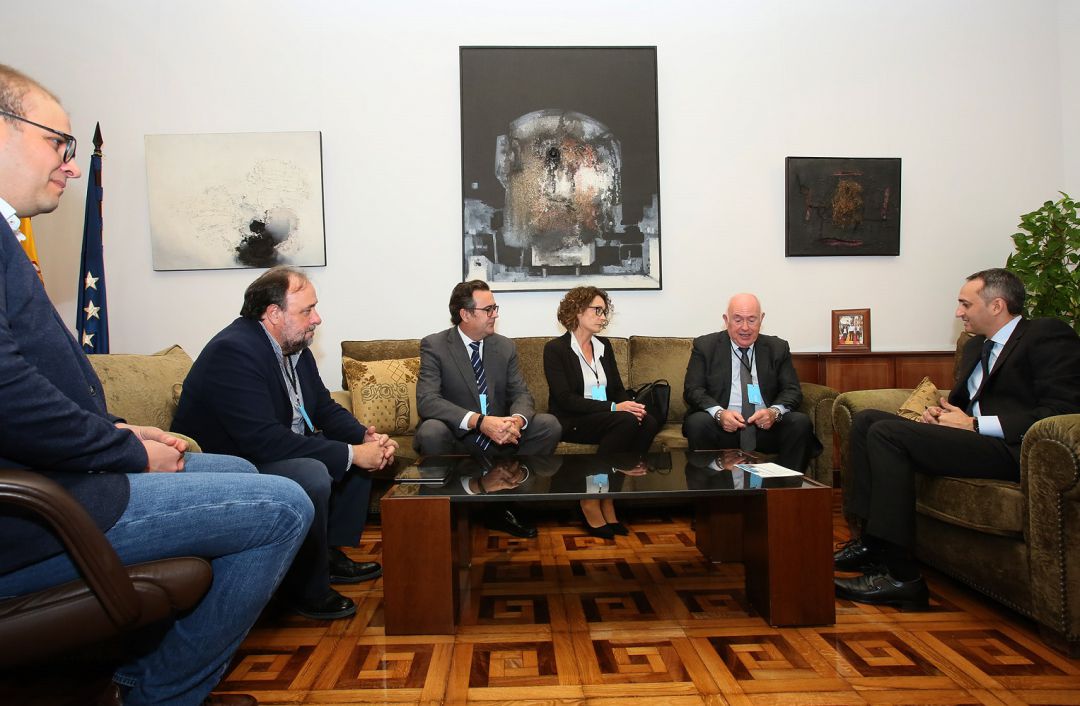 Representantes de Cedelco con el presidente de la Diputación de Alicante. Representantes de Cedelco con el presidente de la Diputación de Alicante.