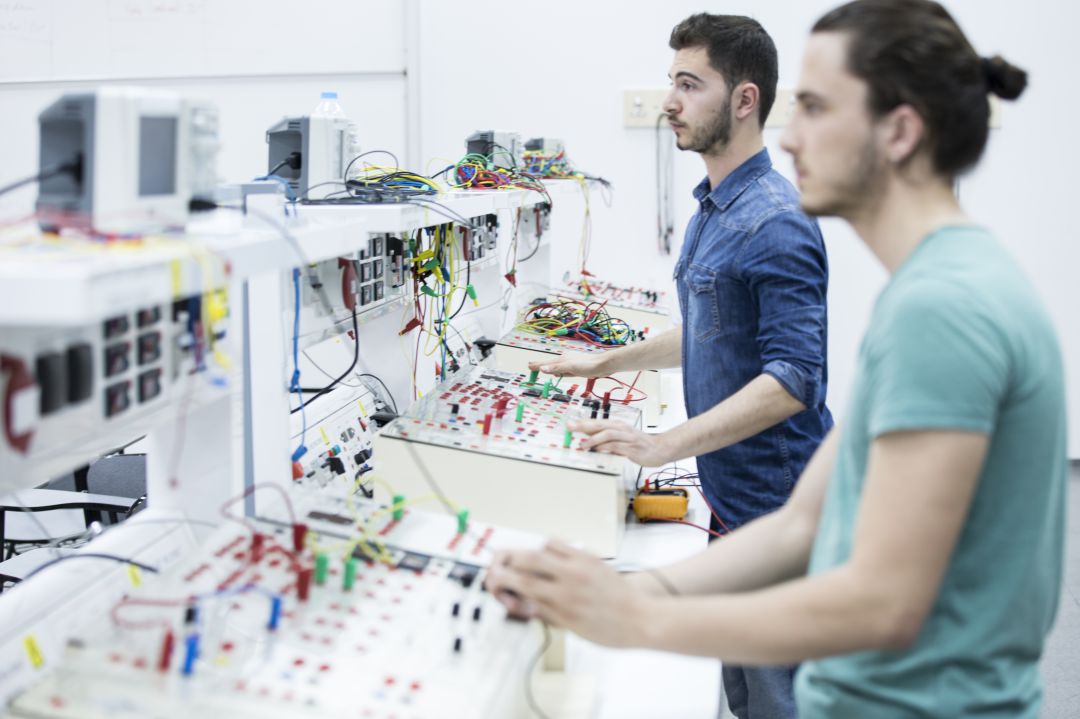 Cerca de un 60% de los estudiantes riojanos que realizan estudios de FP se incorporan al mercado laboral Cerca de un 60% de los estudiantes riojanos que realizan estudios de FP se incorporan al mercado laboral