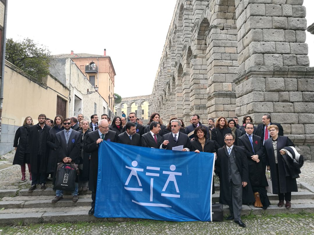 Los abogados se han concentrado junto al juzgado de lo penal de Segovia Los abogados se han concentrado junto al juzgado de lo penal de Segovia