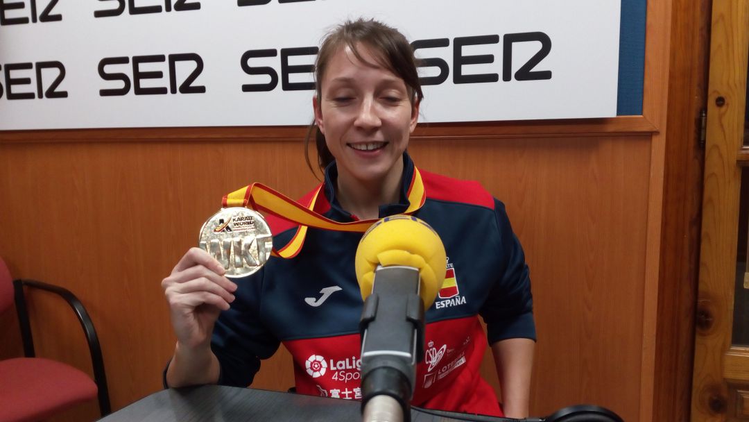 Isabel Fernández en los estudios de la SER Isabel Fernández en los estudios de la SER