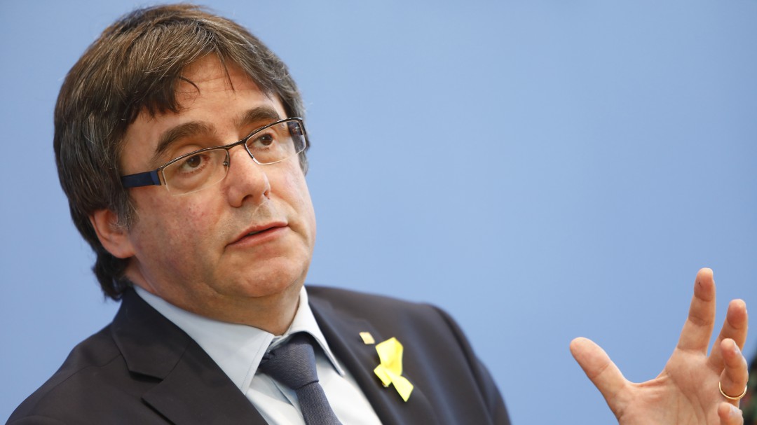 Puigdemont se ofrece a ser el número dos de Junqueras en una lista unitaria para las elecciones europeas