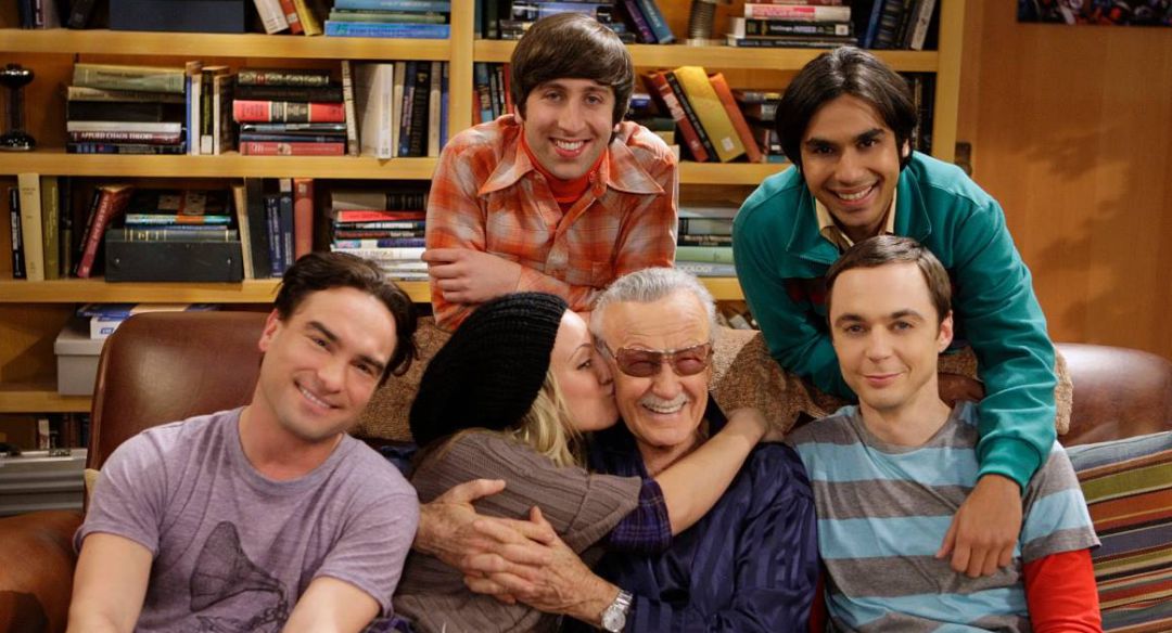 El elenco de 'The Big Bang Theory' junto a Stan Lee. El elenco de 'The Big Bang Theory' junto a Stan Lee.