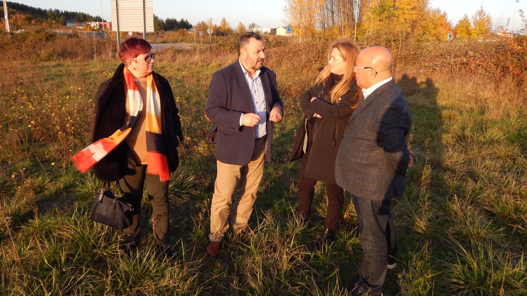 Técnicos del SEPES han visitado los terrenos donde pretende construirse medio millar de viviendas sociales