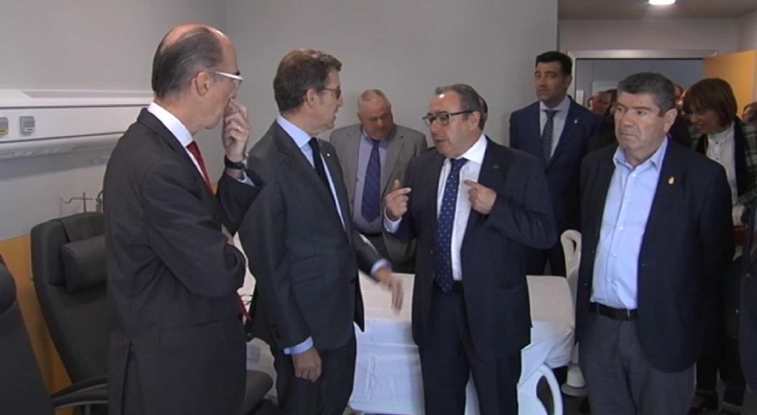 El presidente de la Xunta recorrió junto a otras autoridades las instalaciones de la ampliación del Hospital El presidente de la Xunta recorrió junto a otras autoridades las instalaciones de la ampliación del Hospital