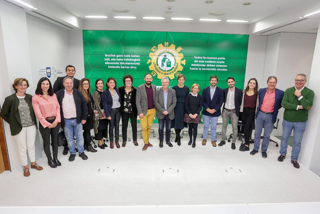 Imagen en la que destacan los participantes de la Semana Europea de Prevención de Residuos. Imagen en la que destacan los participantes de la Semana Europea de Prevención de Residuos.