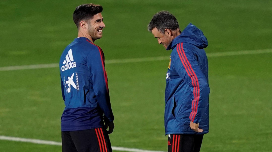Asensio se baja del carro