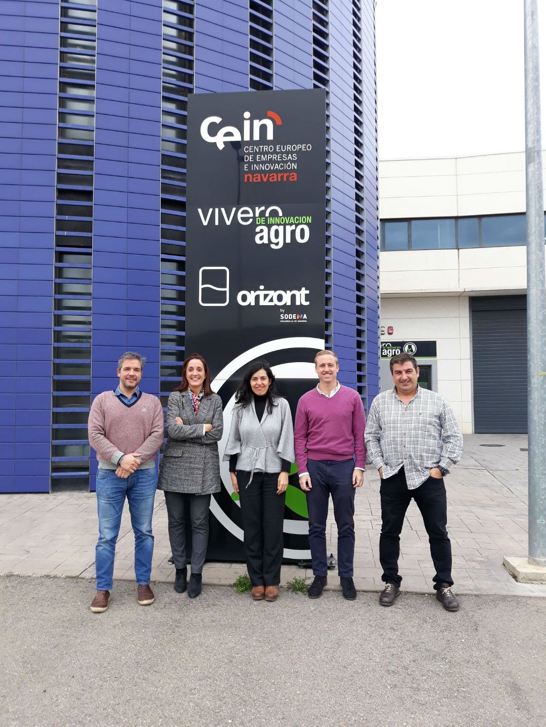 Emprendedores que han ideado las empresas que se van a acelerar en esta cuarta edición. Sergio Saez (Bee Standards), Vicky Iriarte (Sodena), Idoia Ibarburu (Garunkook), Juan Carlos Sesma (CO2 Revolution) e Ibon Teruel (Stone Cooker) Emprendedores que han ideado las empresas que se van a acelerar en esta cuarta edición. Sergio Saez (Bee Standards), Vicky Iriarte (Sodena), Idoia Ibarburu (Garunkook), Juan Carlos Sesma (CO2 Revolution) e Ibon Teruel (Stone Cooker)