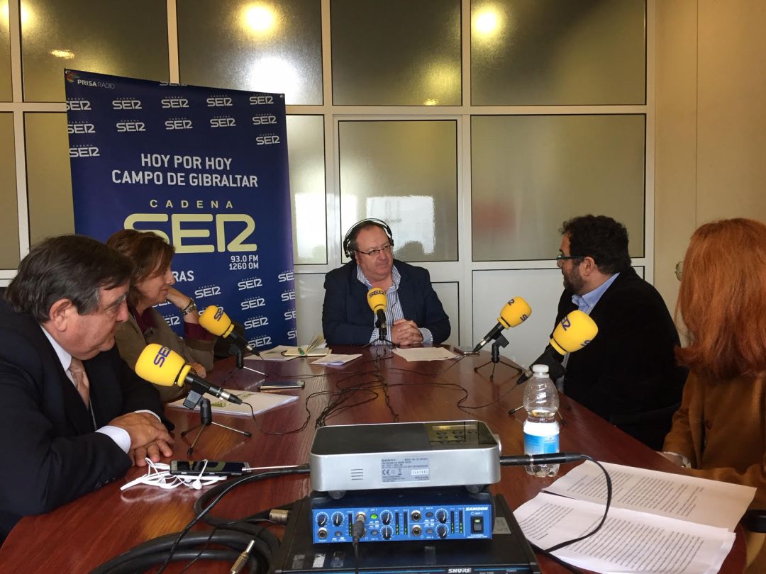 Hablalmos de Trabajo Social con Rafael Fenoy, Eva Cuenca, José Manuel Cintado y Josefina Núñez. Hablalmos de Trabajo Social con Rafael Fenoy, Eva Cuenca, José Manuel Cintado y Josefina Núñez.