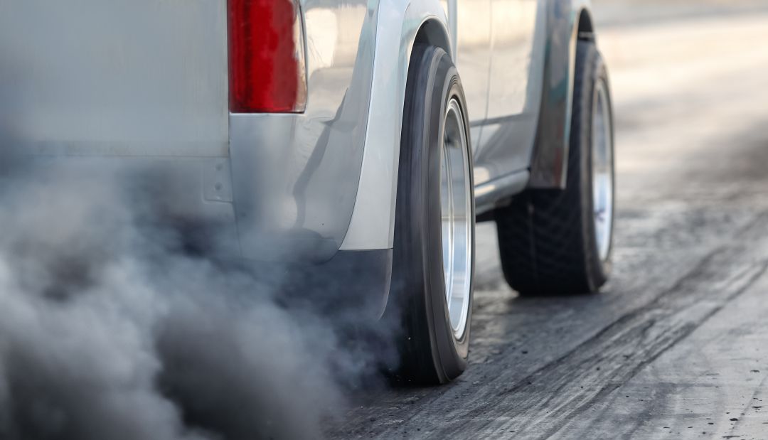 En España, unas 9.600 muertes al año están relacionadas con la contaminación atmosférica (unas siete veces las causadas por accidentes de tráfico). En España, unas 9.600 muertes al año están relacionadas con la contaminación atmosférica (unas siete veces las causadas por accidentes de tráfico).
