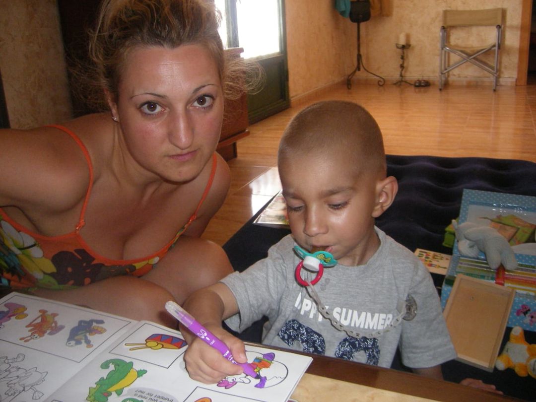 Virtudes Gómez junto a su hijo Óscar Virtudes Gómez junto a su hijo Óscar