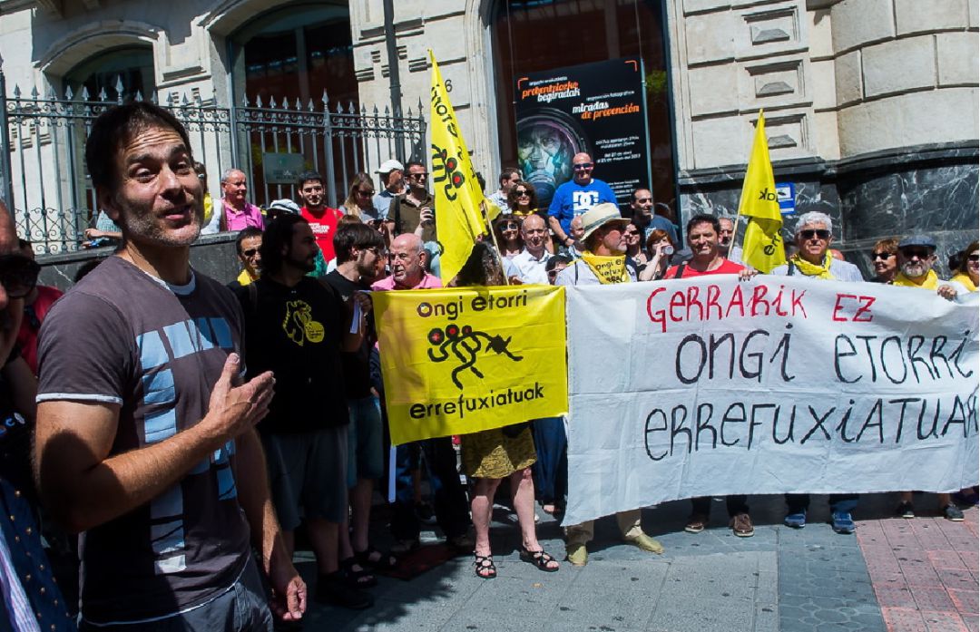 173.000 firmas de apoyo al bombero objetor 173.000 firmas de apoyo al bombero objetor