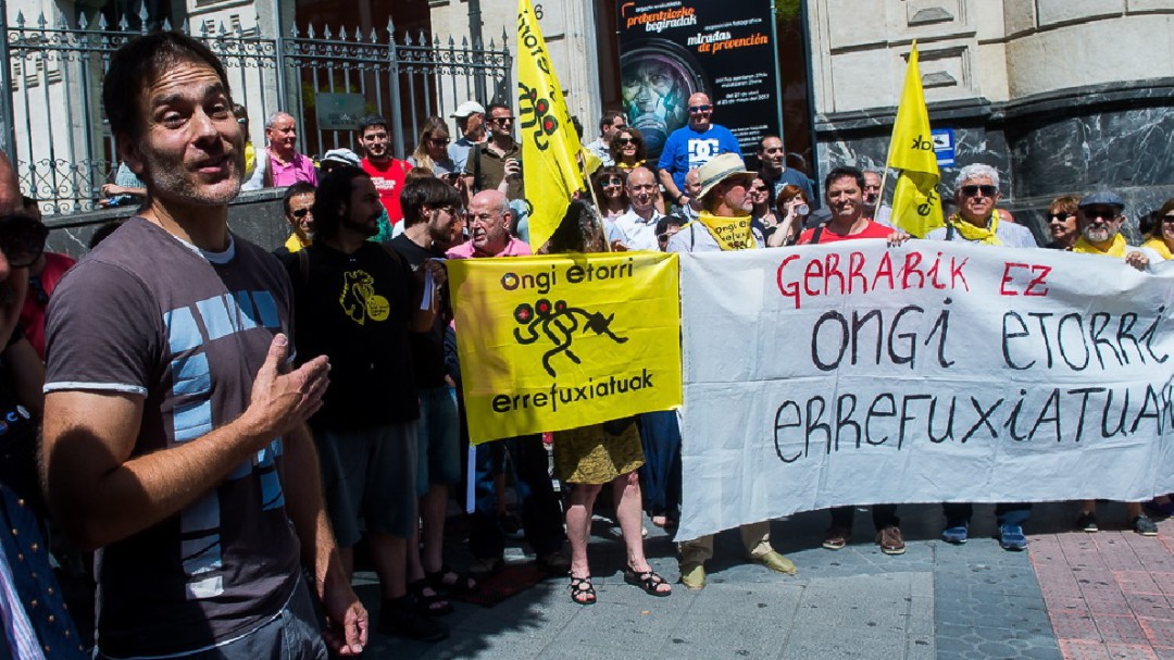 173.000 firmas de apoyo al bombero objetor