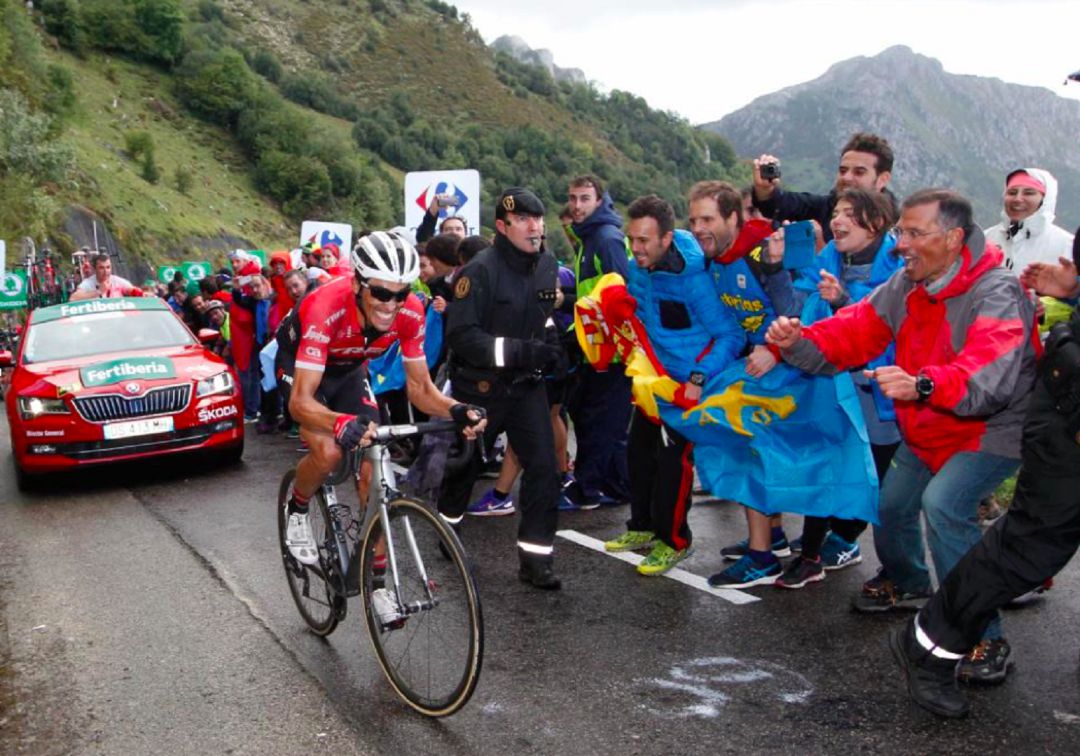 Alberto Contador durante una etapa en El Angliru. Alberto Contador durante una etapa en El Angliru.