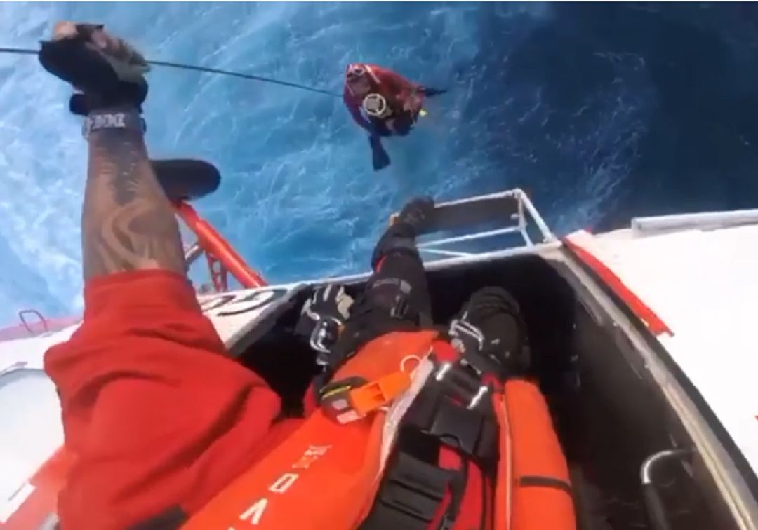 Rescatado un menor que se encontraba en apuros en la costa de Guía de Isora
