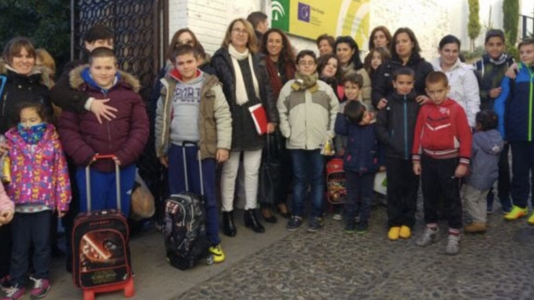 Los niños del Colegio San Andrés de la capital, vuelven a pasar frío