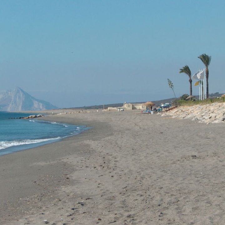 Encuentran el cadáver de un hombre en la orilla de una playa de Sotogrande, en San Roque