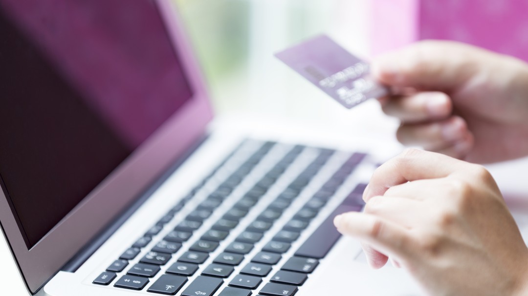 Cinco consejos de la Policía para que no te engañen durante el 'Black Friday'