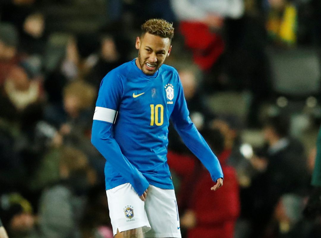 Neymar se duele de la ingle tras la lesión Neymar se duele de la ingle tras la lesión