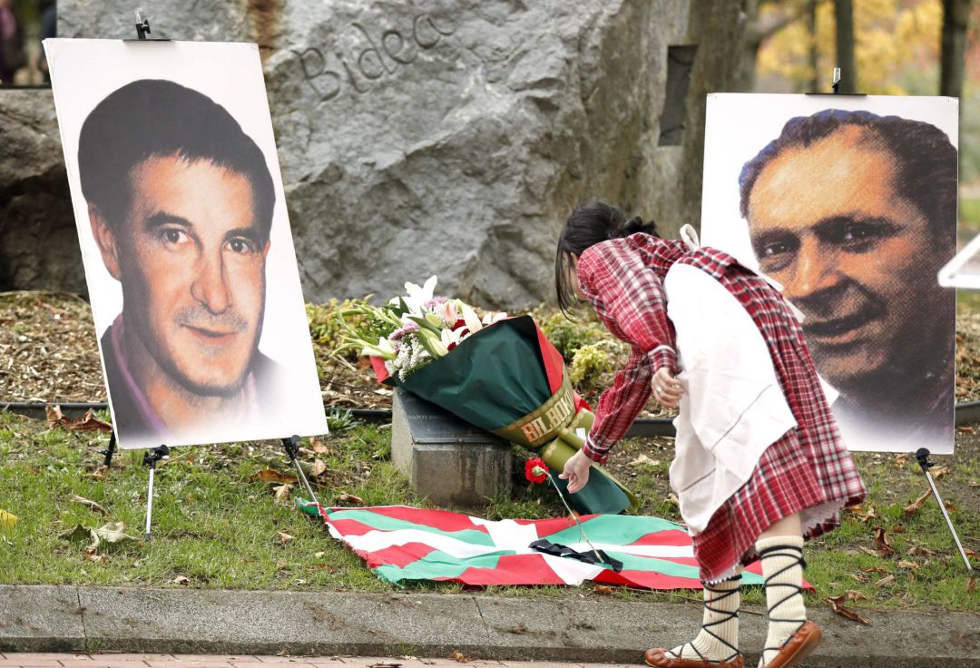 Piden reconocer a las víctimas del Estado en el homenaje a Muguruza y Brouard Piden reconocer a las víctimas del Estado en el homenaje a Muguruza y Brouard