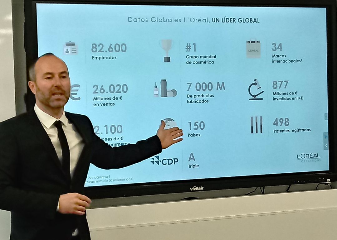 El director de L'oreal Burgos, Benoit Mocquant, explicando los resultados del grupo El director de L'oreal Burgos, Benoit Mocquant, explicando los resultados del grupo