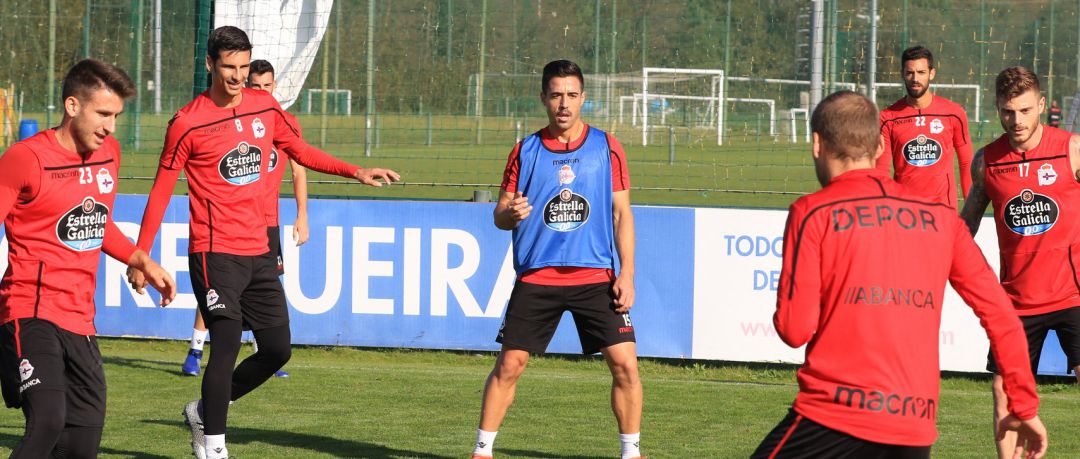 Algunos jugadores del Dépor se han sumado a un reto viral solidario Algunos jugadores del Dépor se han sumado a un reto viral solidario