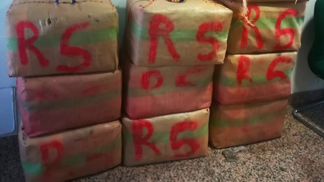 Se salta un control y es detenido con 350 kilos de hachís