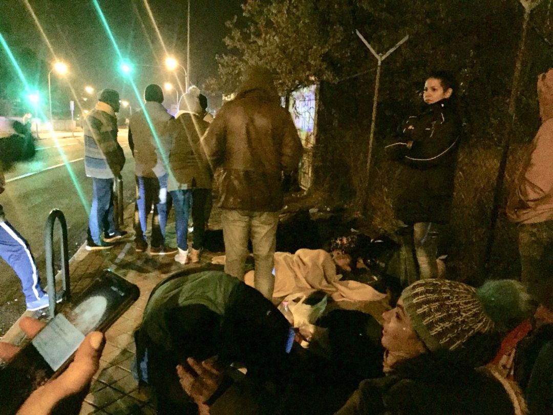 Cientos de solicitantes de asilo haciendo cola en la Comisaría de Aluche para pedir cita para pedir asilo Cientos de solicitantes de asilo haciendo cola en la Comisaría de Aluche para pedir cita para pedir asilo