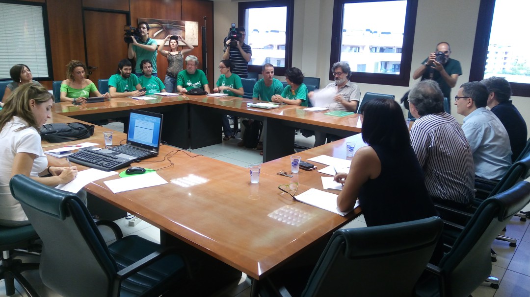Sindicatos educativos piden renegociar el peso de tesis y doctorados para interinos