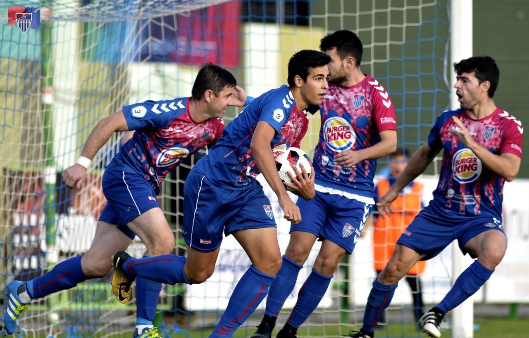 La Segoviana celebrando uno de los goles en La Albuera La Segoviana celebrando uno de los goles en La Albuera