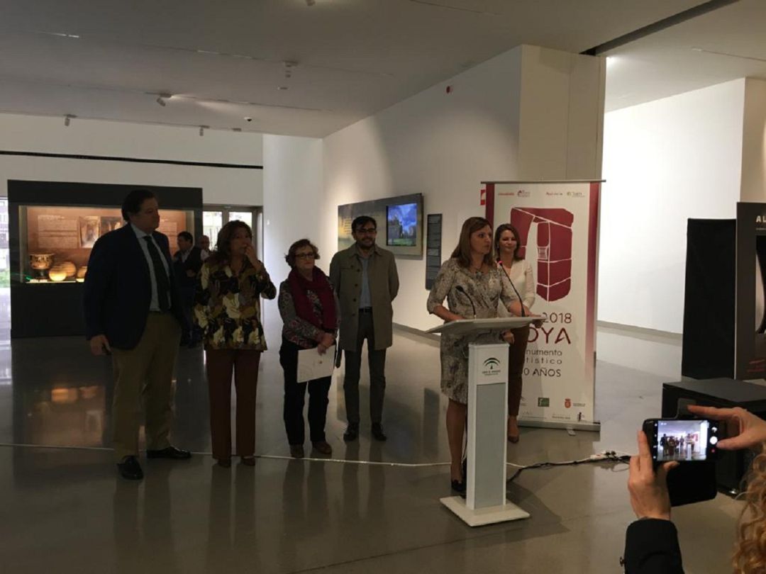 La alcaldesa de Peal de Becerro, Ana Dolores Rubia en el momento de la inauguración del la exposicion "cien años de arqueología de un monumento: La Cámara de Tugia" La alcaldesa de Peal de Becerro, Ana Dolores Rubia en el momento de la inauguración del la exposicion "cien años de arqueología de un monumento: La Cámara de Tugia"
