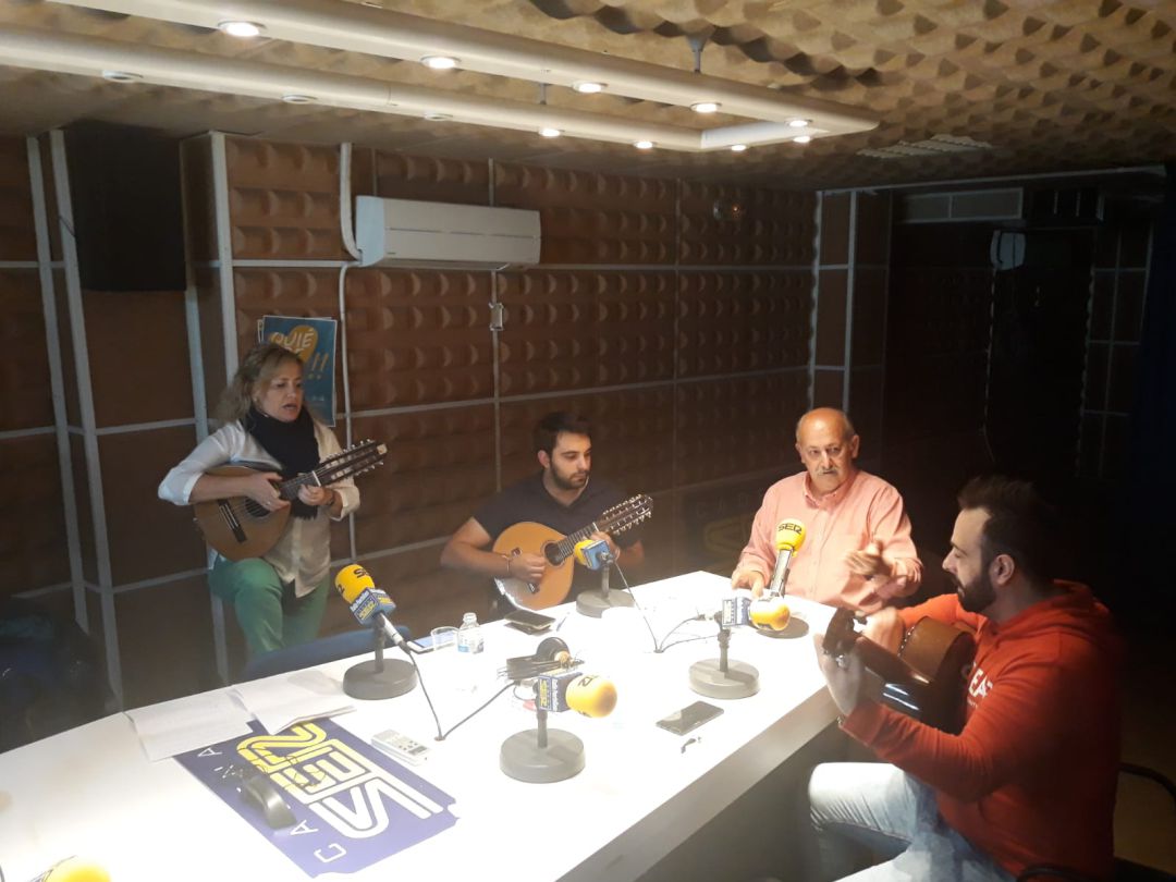 Actuación en directo en " Nacido de la tierra" de SER Puertollano Actuación en directo en " Nacido de la tierra" de SER Puertollano