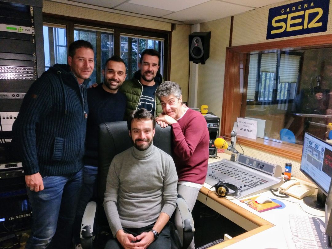 Henric-Coll, Bustos y López Garai, junto a Chema Díez y José Carlos San José, en los estudios de SER Soria. Henric-Coll, Bustos y López Garai, junto a Chema Díez y José Carlos San José, en los estudios de SER Soria.