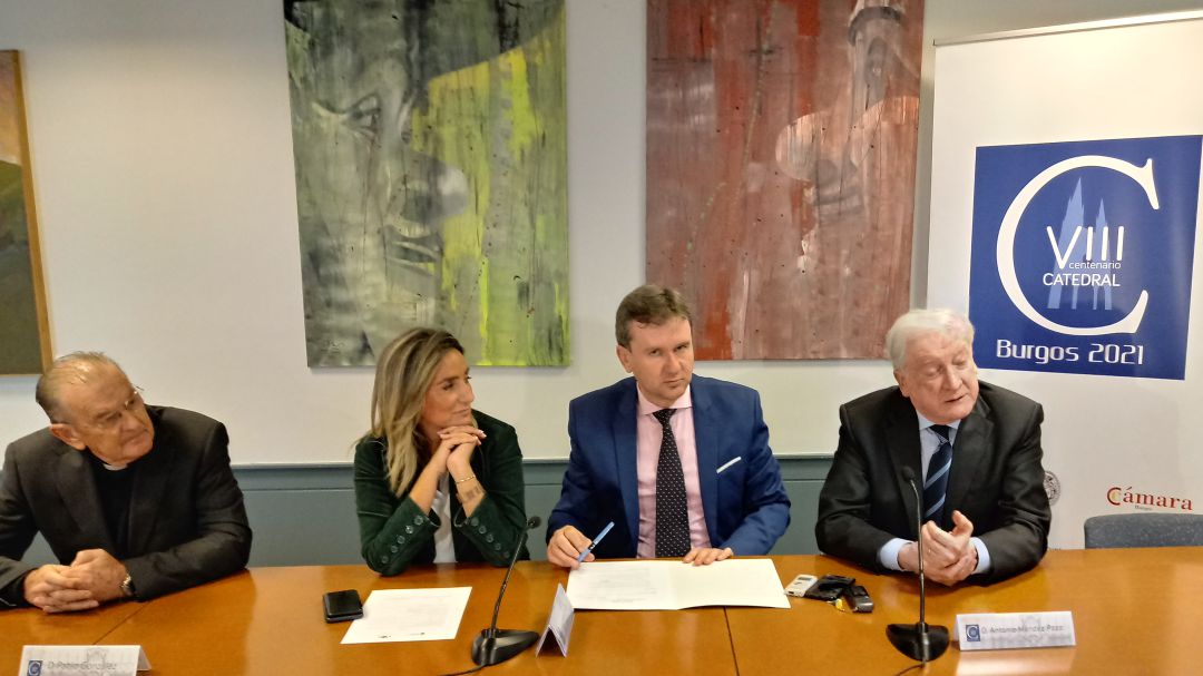 De izda a dcha: Pablo González (presidente del Cabildo) Milagros Tolón (alcaldesa de Toledo) Javier Lacalle (alcalde de Burgos) Antonio Méndez Pozo (vicepresidente Fundación Octavo Centenario) De izda a dcha: Pablo González (presidente del Cabildo) Milagros Tolón (alcaldesa de Toledo) Javier Lacalle (alcalde de Burgos) Antonio Méndez Pozo (vicepresidente Fundación Octavo Centenario)