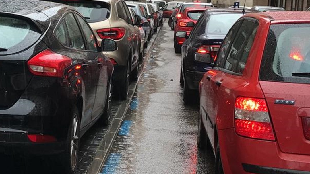 Obras y lluvia, un binomio que colapsa el tráfico en Palencia