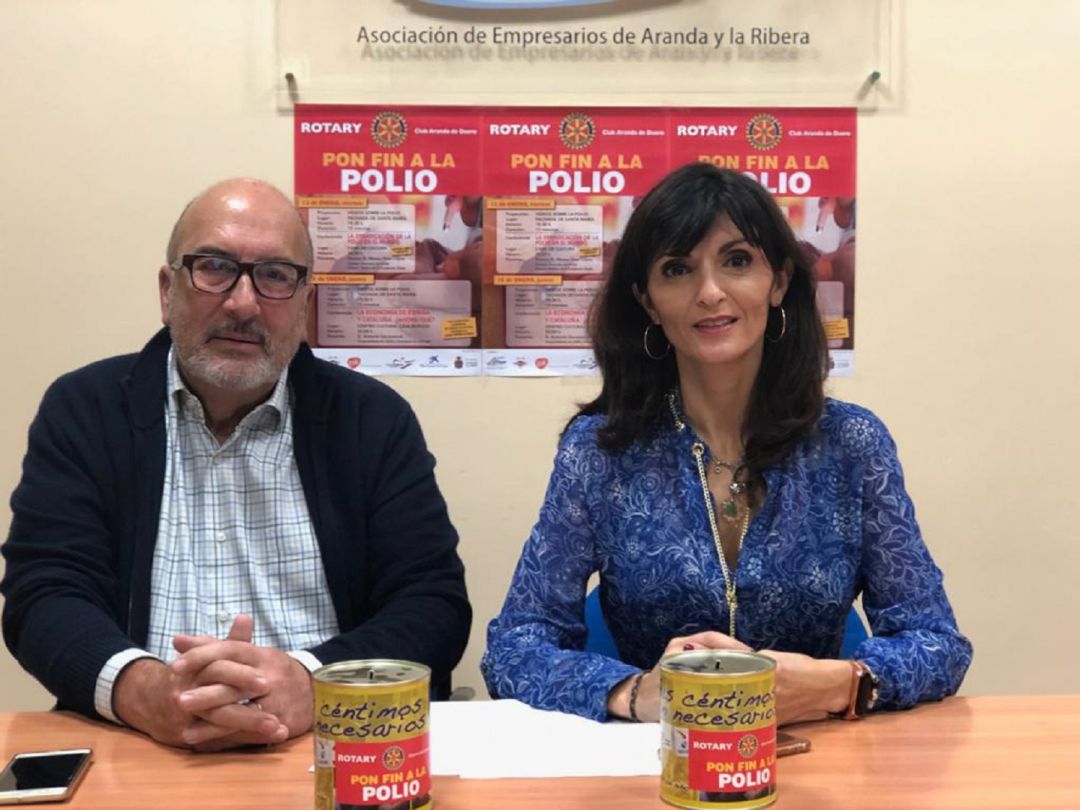 Ángel Alonso, uno de los responsables de la campaña contra la Polio en Aranda, y Azucena González, presidenta del Rotary Club Aranda Ángel Alonso, uno de los responsables de la campaña contra la Polio en Aranda, y Azucena González, presidenta del Rotary Club Aranda