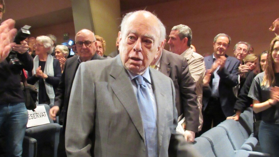 Uno de los policías procesados por el pen de Pujol dice que la memoria se entregó de forma oficial a la UDEF