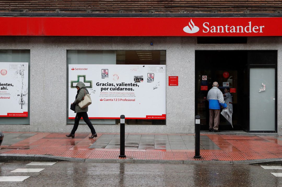 Fachada de una entidad bancaria en Madrid. Fachada de una entidad bancaria en Madrid.