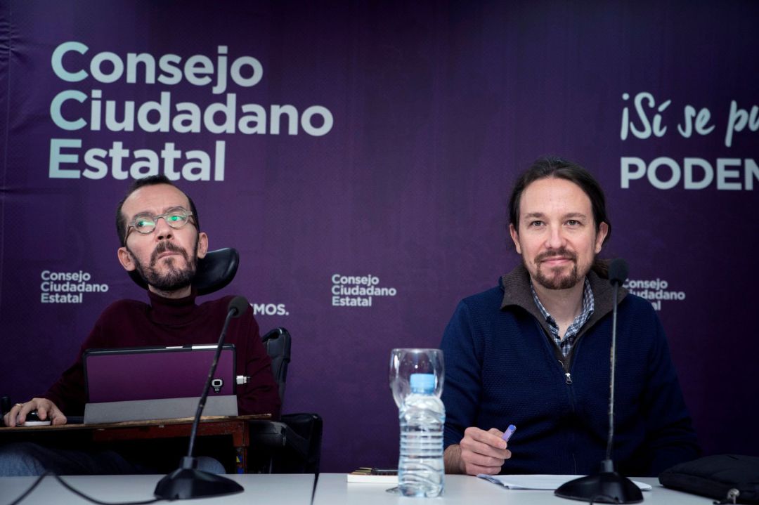 El secretario general de Podemos, Pablo Iglesias (d), junto al secretario de Organización, Pablo Echenique (i), durante la reunión de urgencia del Consejo Ciudadano Estatal del partido El secretario general de Podemos, Pablo Iglesias (d), junto al secretario de Organización, Pablo Echenique (i), durante la reunión de urgencia del Consejo Ciudadano Estatal del partido