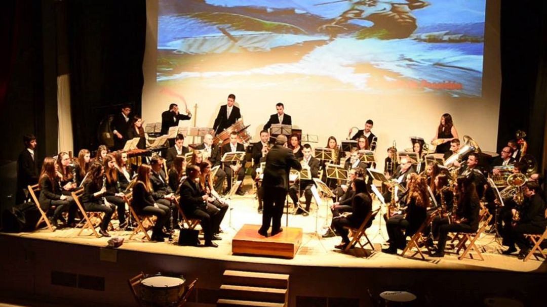 Imagen de archivo de un concierto de la banda de música. Imagen de archivo de un concierto de la banda de música.