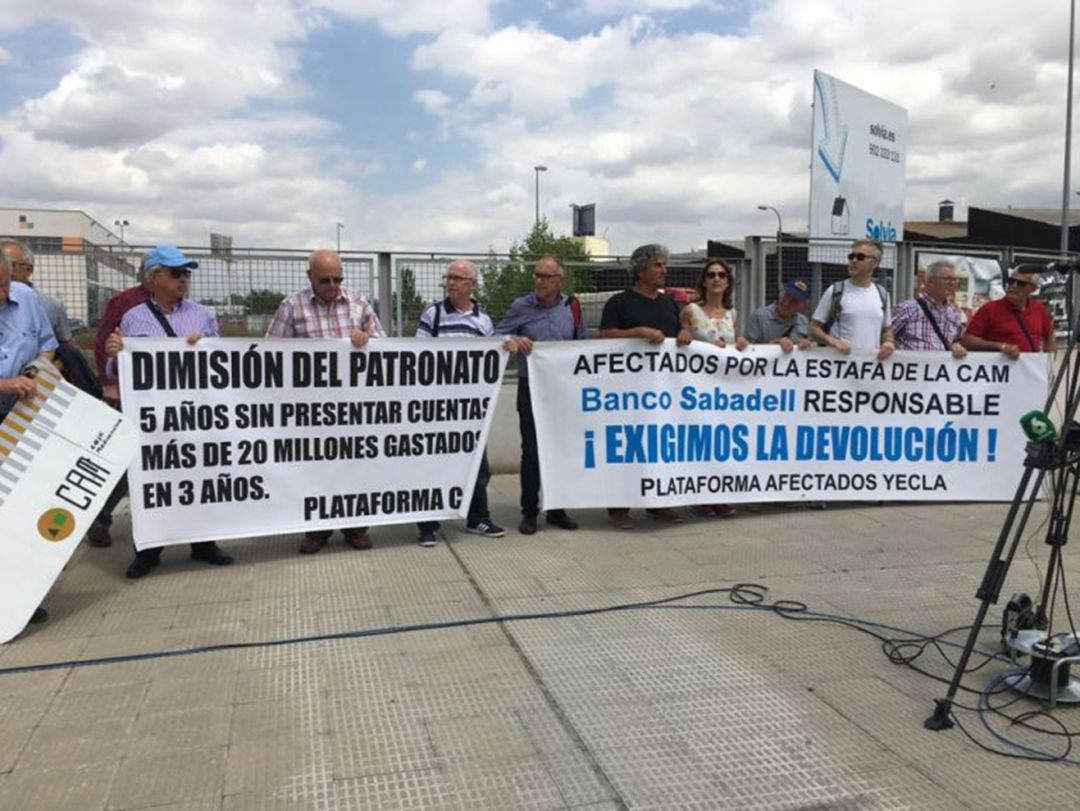 Protesta de afectados en una imagen de archivo Protesta de afectados en una imagen de archivo